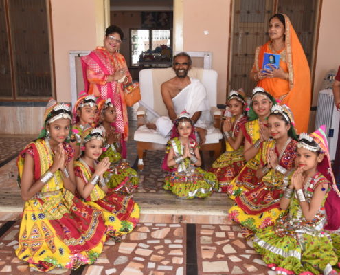 acharya shri mad vijay Jayratna suri ji maharaj sa, Jayratna Suri , festival girls dance